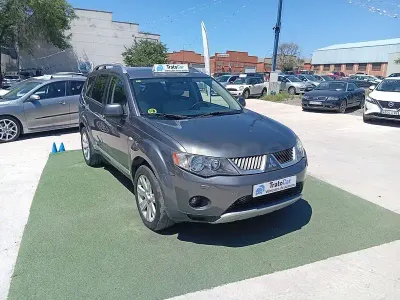 Usado Mitsubishi Outlander Plus 156 CV (114 kW) 2007 Gris / plata SUV