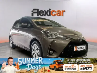 Usado Toyota Yaris Hybrid Active 100 CV (73 kW) 2020 Marrón Berlina