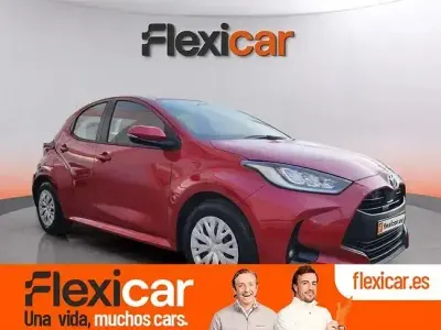 Usado Toyota Yaris Hybrid Active 116 CV (85 kW) 2023 Rojo Berlina