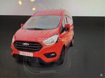Usado Ford Tourneo Trend 130 CV (95 kW) 2021 Rojo Monovolumen