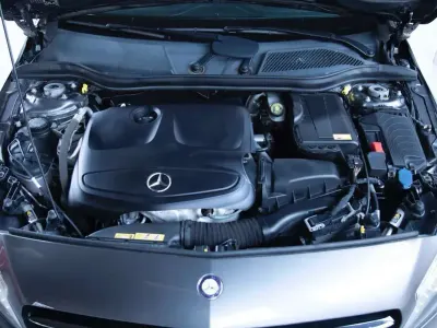 Usado Mercedes A200 AMG line 136 CV (100 kW) 2015 Gris Utilitario