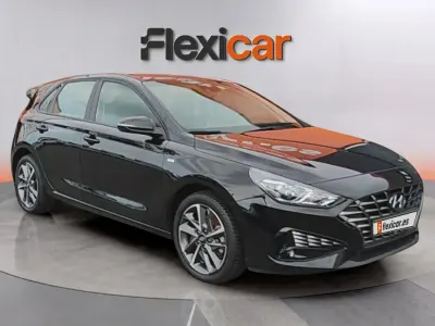 Usado Hyundai i30 110 HP (80 kW) 2023 Preto Sedan