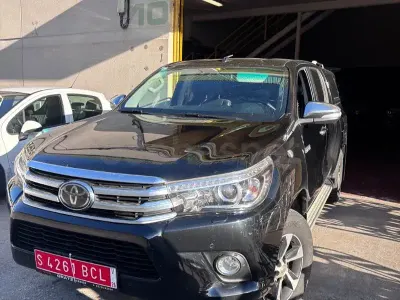 Käytetty Toyota HiLux 150 HP (110 kW) 2017 Musta Nouto