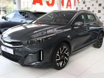 Usado Kia XCeed 101 CV (74 kW) 2024 Gris SUV