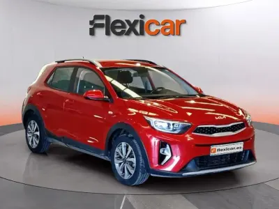 Usado Kia Stonic 101 CV (74 kW) 2022 Burdeos SUV