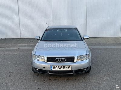 Usado Audi A4 130 CV (95 kW) 2002 Gris / plata Berlina