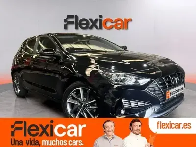 Usado Hyundai i30 120 CV (88 kW) 2022 Negro Berlina
