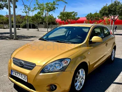 Usado Kia ProCeed Active 115 CV (84 kW) 2008 Amarillo Utilitario