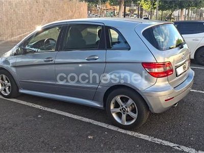 Usado Mercedes B180 109 CV (80 kW) 2005 Gris / plata Monovolumen