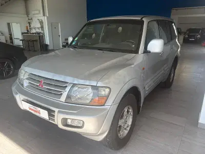 Usado Mitsubishi Montero 194 CV (142 kW) 2000 Gris / plata SUV
