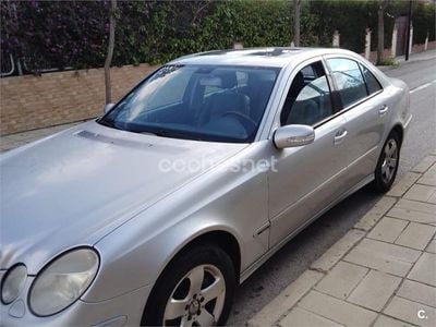 Gris / plata Usado 2005 Mercedes E350 Elegance Berlina | 7900 € (Un poco caro)