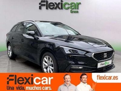 Usado Seat Leon Style 110 CV (80 kW) 2022 Negro Familiar