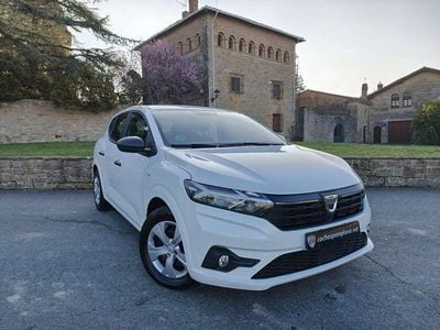 Usado Dacia Sandero Essentiel 67 CV (49 kW) 2021 Blanco Utilitario