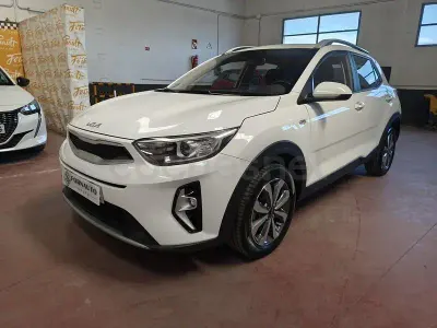 Usado Kia Stonic 100 CV (73 kW) 2024 Blanco SUV
