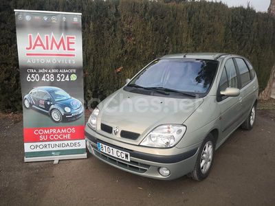 Usado Renault Scénic Dynamique 120 CV (88 kW) 2003 Verde Monovolumen