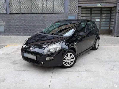 Usado Fiat Punto Easy 69 CV (50 kW) 2015 Negro Utilitario