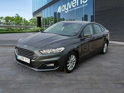 Usado Ford Mondeo Trend 165 CV (121 kW) 2019 Gris / plata Berlina