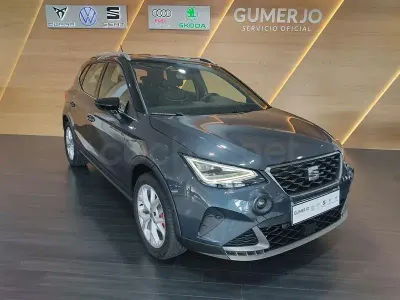 Usado Seat Arona FR 115 CV (84 kW) 2024 Gris / plata SUV