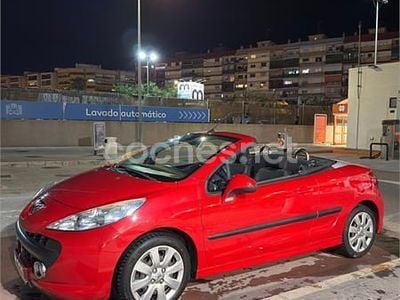 Rojo Usado 2008 Peugeot 207 CC Descapotable | 4900 € (Precio justo)