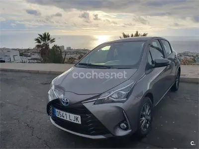 Usado Toyota Yaris Hybrid Active 100 CV (73 kW) 2020 Marrón Berlina