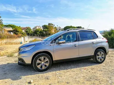 Usado Peugeot 2008 Active 100 CV (73 kW) 2017 Gris / plata SUV