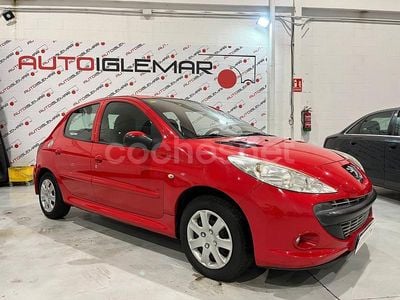 Usado Peugeot 206 75 CV (55 kW) 2010 Rojo Berlina