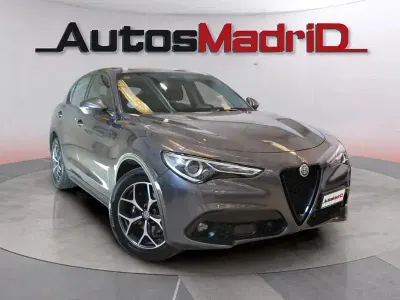 Usado Alfa Romeo Stelvio Sprint 190 CV (139 kW) 2021 Gris / plata SUV
