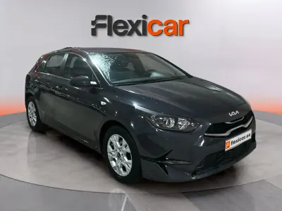 Usado Kia Ceed 136 CV (100 kW) 2023 Gris Utilitario