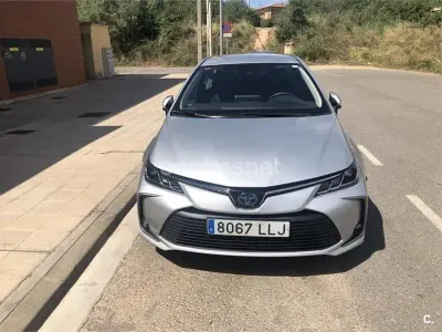 Usado Toyota Corolla Active 122 CV (89 kW) 2020 Gris / plata Berlina