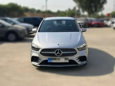 Usado Mercedes B200 150 CV (110 kW) 2022 Gris Utilitario