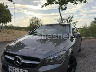 Usado Mercedes CLA200 Urban 136 CV (100 kW) 2014 Gris / plata Coupe