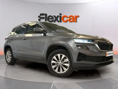 Usado Skoda Karoq Selection 150 CV (110 kW) 2024 Gris SUV