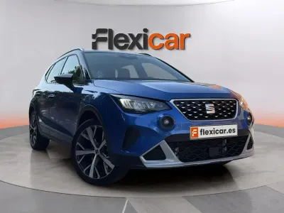 Usado Seat Arona Xperience 110 CV (80 kW) 2022 Azul SUV