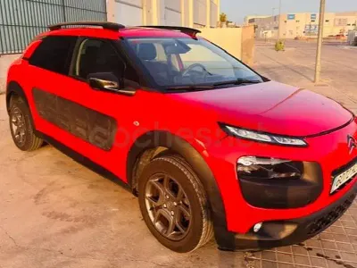 Usado Citroën C4 Cactus Feel 92 CV (67 kW) 2014 Rojo Utilitario