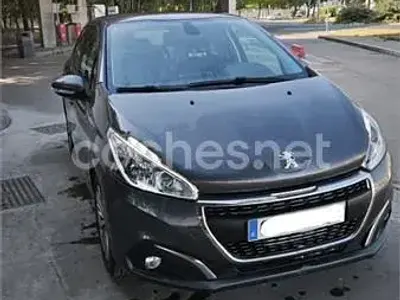 Usado Peugeot 208 Signature Sky 82 CV (60 kW) 2019 Gris / plata Utilitario