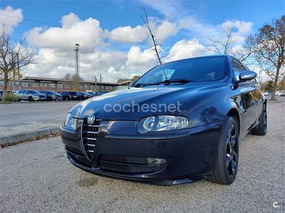 Negro Usado 2002 Alfa Romeo 147 Distinctive Utilitario | 4500 € (Caro)