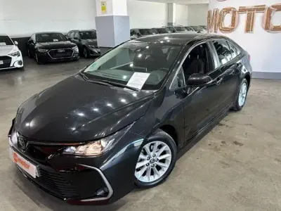 Usado Toyota Corolla Sol 126 CV (92 kW) 2023 Negro Berlina
