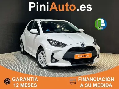 Usado Toyota Yaris Hybrid Business Edition 116 CV (85 kW) 2021 Blanco Berlina