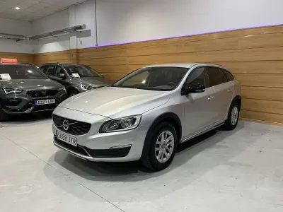 Usado Volvo V60 CC Momentum 150 CV (110 kW) 2017 Plateado Familiar