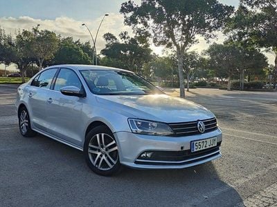 Usado VW Jetta Sportline 150 CV (110 kW) 2015 Gris / plata Berlina