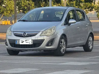 Usado Opel Corsa Selective 85 CV (62 kW) 2012 Gris / plata Utilitario