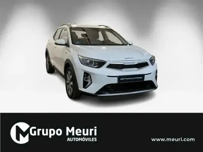 Usado Kia Stonic 100 CV (73 kW) 2023 Blanco SUV