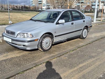 Usado Volvo S40 90 CV (66 kW) 1999 Gris / plata Berlina