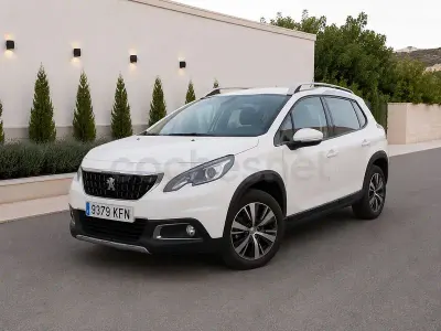 Usado Peugeot 2008 Allure 110 CV (80 kW) 2017 Blanco SUV