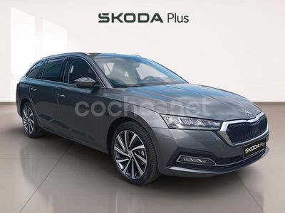 Usado Skoda Octavia Selection 150 CV (110 kW) 2025 Gris / plata Familiar