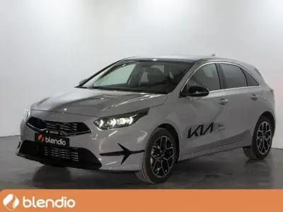 Usado Kia Ceed Style 120 CV (88 kW) 2023 Gris Utilitario