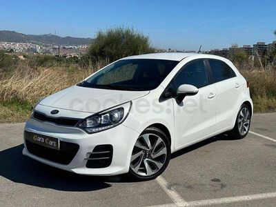 Usado Kia Rio 84 CV (61 kW) 2017 Blanco Berlina