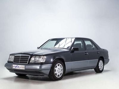 Usado Mercedes E280 193 CV (141 kW) 1994 Negro Berlina
