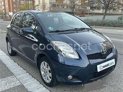 Usado Toyota Yaris Connect Style 101 CV (74 kW) 2012 Azul Berlina