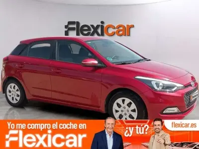 Usado Hyundai i20 75 CV (55 kW) 2018 Rojo Utilitario